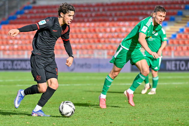 From left: Constantin Strunz (Unterhaching), 38; Tobias Dietrich (Ansbach), 6; in a one-on-one battle, duel, tackle; dynamic, action, 24, 10, 2026, Unterhaching, Germany, soccer, Bavarian Regional League, SpVgg Unterhaching vs. SpVgg Ansbach xslx