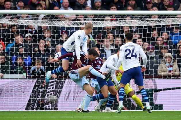 Aston Villa FC v Manchester City - Premier League 2026 27 Erling Haaland of Manchester City scores equalizing goal during the Premier League 2026 27 match between Aston Villa FC and Manchester City at Villa Park on October 24, 2026 in Birmingham, England. WARNING! This Photograph May Only Be Used For Newspaper And Or Magazine Editorial Purposes. May Not Be Used For Publications Involving 1 player, 1 Club Or 1 Competition Without Written Authorisation From Football DataCo Ltd. For Any Queries, Please Contact Football DataCo Ltd on +44 (0) 207 864 9121 Birmingham Villa Park England United Kingdom Copyright: xAllstarxPicturexLibraryxLtdx