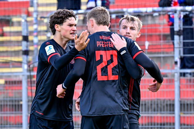 From left: Constantin Strunz (Unterhaching), 38; goal scorer Cornelius Pfeiffer (Unterhaching), 22; and Andy Breuer (Unterhaching), 26, celebrating the goal, cheering, goal celebration, goal scored, celebrate the goal, goal, celebration, celebrating the goal that tied the score at 1–1, optimistic, action, October 24, 2026, Unterhaching, Germany, soccer, Bavarian Regional League, SpVgg Unterhaching vs. SpVgg Ansbach xslx
