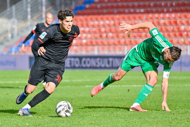 From left: Constantin Strunz (Unterhaching), 38; Tobias Dietrich (Ansbach), 6; in a one-on-one battle, duel, tackle, dynamic, action, 24, 10, 2026, Unterhaching, Germany, soccer, Bavarian Regional League, SpVgg Unterhaching vs. SpVgg Ansbach xslx