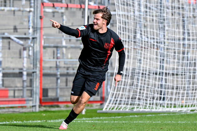 Goal scorer for the 2-1 win, Jeroen Krupa of Unterhaching, turns away jubilantly after his goal, celebration, goal celebration, goal scored, celebrate the goal, goal, celebration, celebrating the goal, optimistic, cutout, single frame, action, October 24, 2026, Unterhaching, Germany, soccer, Bavarian Regional League, SpVgg Unterhaching vs. SpVgg Ansbach xslx