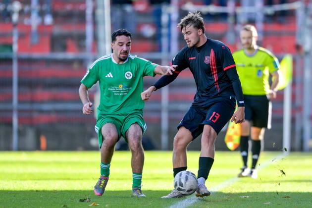 From left: Tarkan Uecuencue (Ansbach), 31; Luis Pfluger (Unterhaching), 13; in a one-on-one battle, duel, tackle, dynamic, action, 24, 10, 2026, Unterhaching, Germany, soccer, Bavarian Regional League, SpVgg Unterhaching vs. SpVgg Ansbach xslx