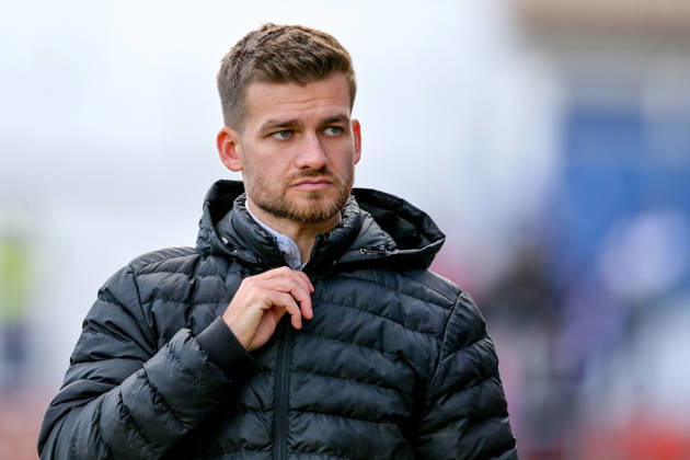 Coach Niklas Reutelhuber of Ansbach looking perplexed and disappointed; disappointment, frustration, pessimistic, single frame, action, 24 10 2026, Unterhaching, Germany, soccer, Bavarian Regional League, SpVgg Unterhaching vs. SpVgg Ansbach xslx