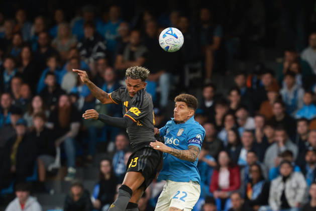 Roma’s Wesley, Napoli’s Giovanni Di Lorenzo during the Serie A soccer match between Napoli and Roma at the Diego Armando Maradona Stadium in Naples, southern italy - Saturday , October 24, 2026. - Soccer .  Copyright: xAlessandroxGarofalo LaPressex