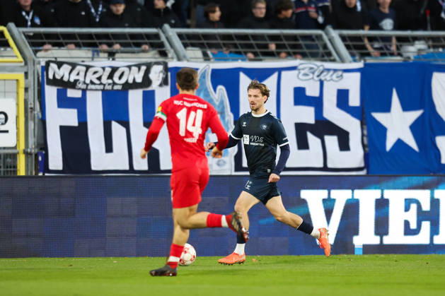October 24, 2026, Soccer, Men s, Regionalliga Nord, Matchday 15, VfB Oldenburg vs. HSC Hannover; Marc Schröder (blue, No. 20) of VfB Oldenburg in a tackle with Marcel Langer (No. 14) of HSC Hannover
