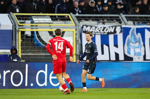 October 24, 2026, Soccer, Men s, Regionalliga Nord, Matchday 15, VfB Oldenburg vs. HSC Hannover; Marc Schröder (blue, No. 20) of VfB Oldenburg in a tackle with Marcel Langer (No. 14) of HSC Hannover