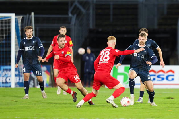October 24, 2026, Soccer, Men s, Regionalliga Nord, Matchday 15, VfB Oldenburg vs. HSC Hannover: Nico Mai (blue, No. 3) of VfB Oldenburg in a tackle with Jonas Lübke (No. 23) of HSC Hannover