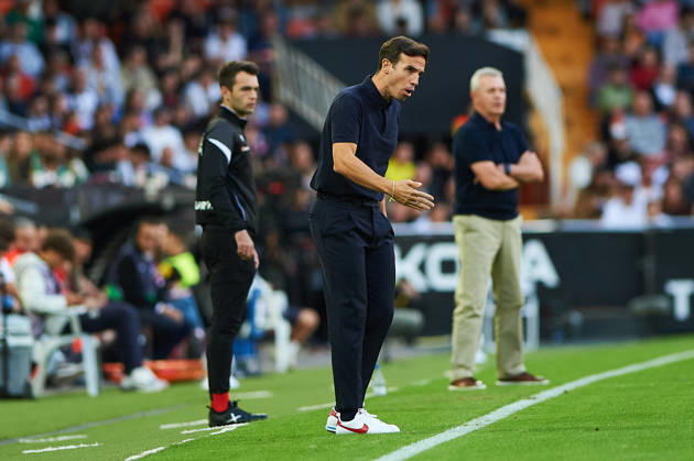 Head coach Inigo Perez of Villarreal CF during the LaLiga EA Sports match between Valencia CF and Villarreal CF at Mestalla on October 24, 2026, in Valencia, Spain