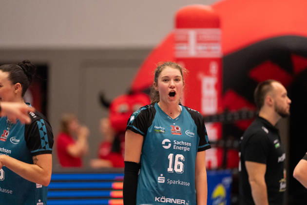 Pictured: Morgan Geddes, 16, Dresdner SC, October 24, 2026; Dresdner SC Binder Blaubären vs. TSV Flacht, DEKRA 1 Bundesliga Women, Volleyball, Germany, Dresden, Cyberport Arena Copyright: HMBxMedia xEtiennexSchlick