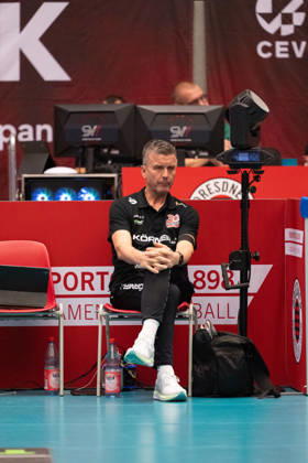 Pictured: Coach Alexander Waibl, Dresdner SC, October 24, 2026; Dresdner SC Binder Blaubären vs. TSV Flacht, DEKRA 1 Bundesliga Women, Volleyball, Germany, Dresden, Cyberport Arena Copyright: HMBxMedia xEtiennexSchlick