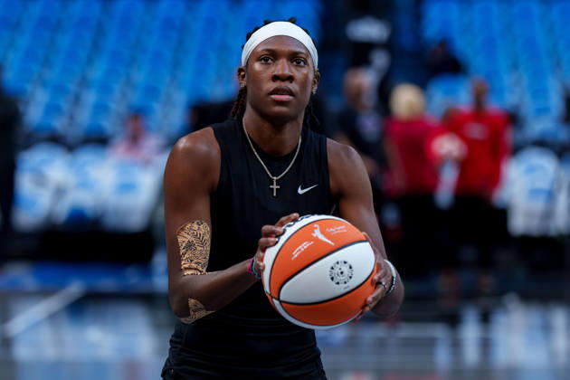 Golden State Valkyries v Atlanta Dream ATLANTA, GA - OCTOBER 24: Rhyne Howard 10 of the Atlanta Dream warms up before game four of the WNBA, Basketball Damen, USA Finals between Golden State Valkyries and Atlanta Dream at State Farm Arena on October 24, 2026 in Atlanta, Georgia. Atlanta State Farm Arena GA United States Copyright: xAndrewxJ.xClark ISIxPhotosx 10105