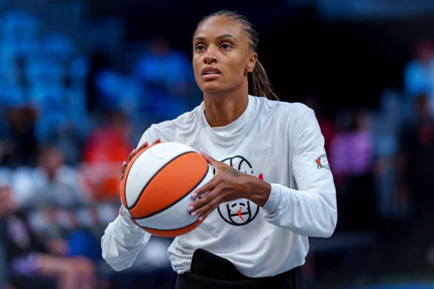Golden State Valkyries v Atlanta Dream ATLANTA, GA - OCTOBER 24: DeWanna Bonner 24 of the Atlanta Dream warms up before game four of the WNBA, Basketball Damen, USA Finals between Golden State Valkyries and Atlanta Dream at State Farm Arena on October 24, 2026 in Atlanta, Georgia. Atlanta State Farm Arena GA United States Copyright: xAndrewxJ.xClark ISIxPhotosx 10105