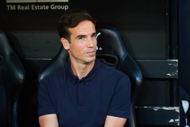 Head Coach Inigo Perez of Villarreal CF during the LaLiga EA Sports match between Valencia CF and Villarreal CF at Mestalla on October 24, 2026, in Valencia, Spain