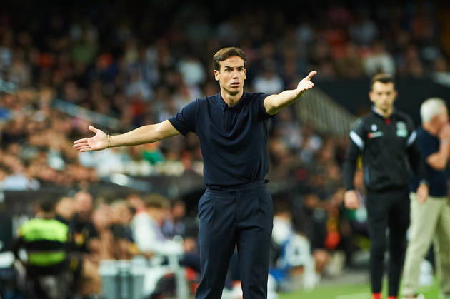 Head Coach Inigo Perez of Villarreal CF during the LaLiga EA Sports match between Valencia CF and Villarreal CF at Mestalla on October 24, 2026, in Valencia, Spain