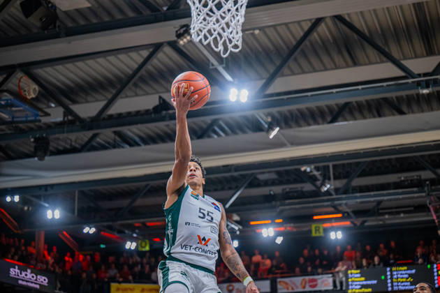 1st Basketball Bundesliga, easyCredit BBL, 2026–2027 Season, Men s Division, Regular Season, Matchday 6, October 24, 2026, RASTA Vechta vs. VET CONCEPT Gladiators Trier: Eli Brooks scores 55 points for VET CONCEPT Gladiators Trier on a layup at the RASTA Dome in Vechta, Lower Saxony, Germany