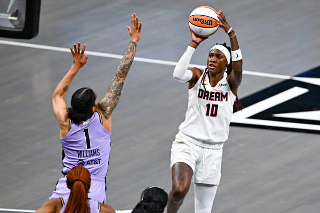 ATLANTA, GA - OCTOBER 24: Atlanta guard Rhyne Howard (10) shoots the ball Game Four of the WNBA, Basketball Damen, USA finals between the Golden State Valkyries and the Atlanta Dream on October 24th, 2026 at State Farm Arena in Atlanta, GA. (Photo by Rich von Biberstein Icon Sportswire) WNBA: OCT 24 Finals Golden State Valkyries at Atlanta Dream EDITORIAL USE ONLY Icon261024009