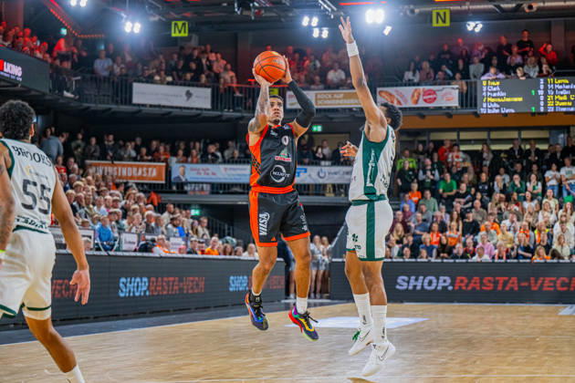 1 Basketball Bundesliga, easyCredit BBL, 2026–2027 Season, Men s Division, Regular Season, Matchday 6, October 24, 2026, RASTA Vechta vs. VET CONCEPT Gladiators Trier D Mitrik Trice 0 RASTA Vechta taking a jump shot at the Vechta RASTA Dome in Lower Saxony, Germany