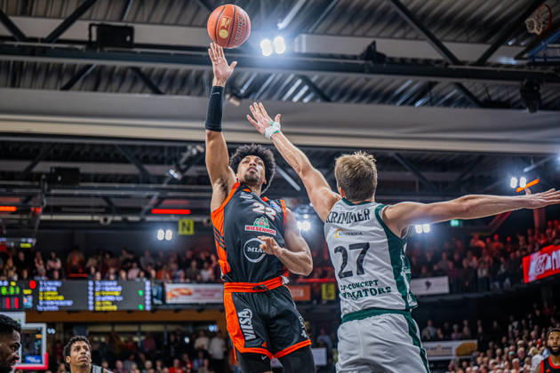 1st Basketball Bundesliga, easyCredit BBL, 2026–2027 Season, Men s Division, Regular Season, Matchday 6, October 24, 2026, RASTA Vechta vs. VET CONCEPT Gladiators Trier Justice Sueing 22 RASTA Vechta on a layup at the Vechta RASTA Dome, Lower Saxony, Germany