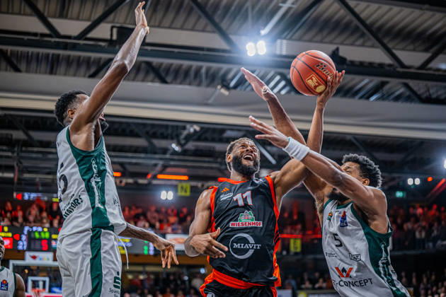 1st Basketball Bundesliga, easyCredit BBL, 2026–2027 Season, Men s Division, Regular Season, Matchday 6, October 24, 2026, RASTA Vechta vs. VET CONCEPT Gladiators Trier, Matt Lewis 11, RASTA Vechta on a layup, Vechta RASTA Dome, Lower Saxony, Germany