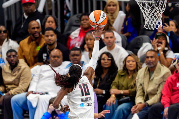 Golden State Valkyries v Atlanta Dream ATLANTA, GA - OCTOBER 24: Rhyne Howard 10 of the Atlanta Dream blocks a shot during a game four of the WNBA, Basketball Damen, USA Finals between Golden State Valkyries and Atlanta Dream at State Farm Arena on October 24, 2026 in Atlanta, Georgia. Atlanta State Farm Arena GA United States Copyright: xAndrewxJ.xClark ISIxPhotosx 10105