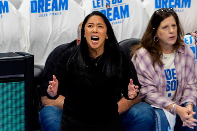Golden State Valkyries v Atlanta Dream ATLANTA, GA - OCTOBER 24: Natalie Nakase head coach of Golden State Valkyries yells a play during a game four of the WNBA, Basketball Damen, USA Finals between Golden State Valkyries and Atlanta Dream at State Farm Arena on October 24, 2026 in Atlanta, Georgia. Atlanta State Farm Arena GA United States Copyright: xAndrewxJ.xClark ISIxPhotosx 10105