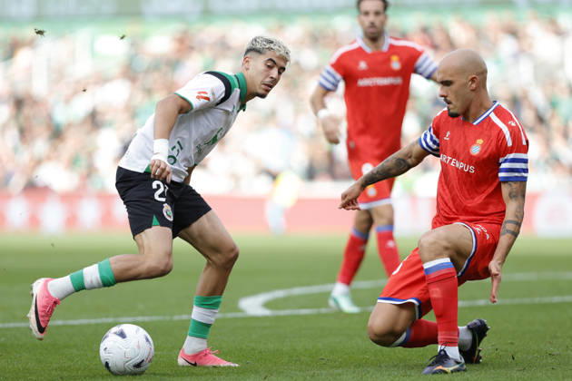 Real Racing Club de Santander v RCD Espanyol de Barcelona - LaLiga EA Sports 2026 27 Yassir Zabiri of Racing de Santander competes for the ball with Quilindschy Hartman of R.C.D Espanyol during the LaLiga EA Sports match between Racing de Santander and R.C.D Espanyol at El Sardinero Stadium in Santander, Spain, on October 24, 2026. Santander Cantabria Spain  Copyright: xDavidxFernandezx originalFilename:fernandez-realraci261024_npiWf.jpg
