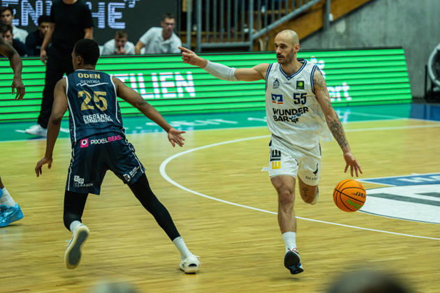 Simon Krajcovic of Hakro Merlins Crailsheim, No. 55, directs his teammates as they build up the play, GER, Hakro Merlins Crailsheim vs. Eisbären Bremerhaven, Basketball, 2nd Basketball Bundesliga ProA, Men s, Matchday 6, 2026–2027 season, October 24, 2026, GER, Hakro Merlins Crailsheim vs. Eisbären Bremerhaven, Basketball, 2nd Basketball Bundesliga ProA, Men’s, Matchday 6, 2026–2027 season, October 24, 2026, Ilshofen Copyright: xEibner-Pressefoto ChristianxLangx EP_CLG