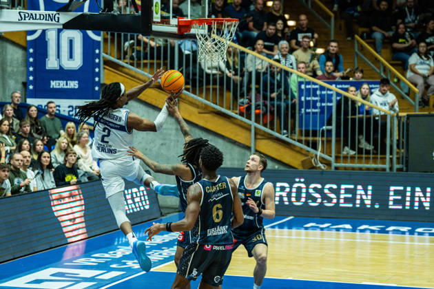 Courtney Alexander of the Hakro Merlins Crailsheim, No. 02, breaks through a defense of several Eisbären Bremerhaven players, GER, Hakro Merlins Crailsheim vs. Eisbären Bremerhaven, Basketball, 2nd Basketball Bundesliga ProA, Men s, Matchday 6, 2026–2027 season, October 24, 2026, GER, Hakro Merlins Crailsheim vs. Eisbären Bremerhaven, Basketball, 2nd Basketball Bundesliga ProA, Men’s, Matchday 6, 2026–2027 season, October 24, 2026, Ilshofen Copyright: xEibner-Pressefoto ChristianxLangx EP_CLG