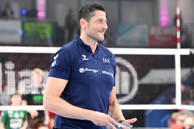 Michael Andrei, athletic trainer for the Powervolleys Düren: laughing, cheerful, beaming, optimistic, single frame, action, October 24, 2026, Düren, Germany, volleyball, Men’s Bundesliga 1, Regular Season, SWD Powervolleys Düren vs. WWK Volleys Munich xmhx
