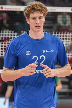 Paul Nusterer, Powervolleys Düren, age 22, warming up; single frame; action; October 24, 2026; Düren, Germany; volleyball; Men s Bundesliga 1; regular season; SWD Powervolleys Düren vs. WWK Volleys Munich xmhx
