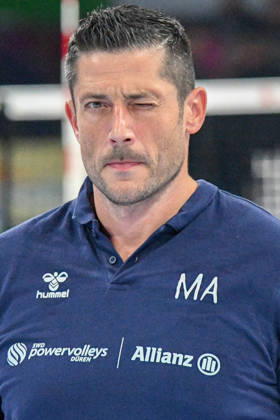 Michael Andrei, athletic trainer for the Powervolleys Düren, winks; single frame, action shot, October 24, 2026, Düren, Germany; volleyball; Men s Bundesliga 1; regular season; SWD Powervolleys Düren vs. WWK Volleys Munich xmhx