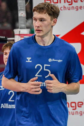Andres Jefanov, Powervolleys Düren, age 25, warming up, single frame, action, October 24, 2026, Düren, Germany, volleyball, Men s Bundesliga 1, regular season, SWD Powervolleys Düren vs. WWK Volleys Munich xmhx