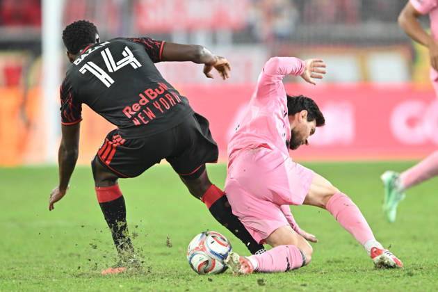 October 24, 2026, Harrison, New Jersey, United States of America: Harrison, New Jersey United States of America. 24 Oct, 2026. New York Red Bulls defender JULIAN BAZAN (14) and Inter Miami CF forward LIONEL MESSI (10) in action at Sports Illustrated Stadium New York Red Bulls defeat Inter Miami CF 2 to 0. Credit: , Jr. Zuma Press MLS, Fussball Herren, USA 2026: New York Red Bulls 2:0 Inter Miami CF  - ZUMAa301 20261024_aaf_a301_028 Copyright: xBrooksxVonxArxx