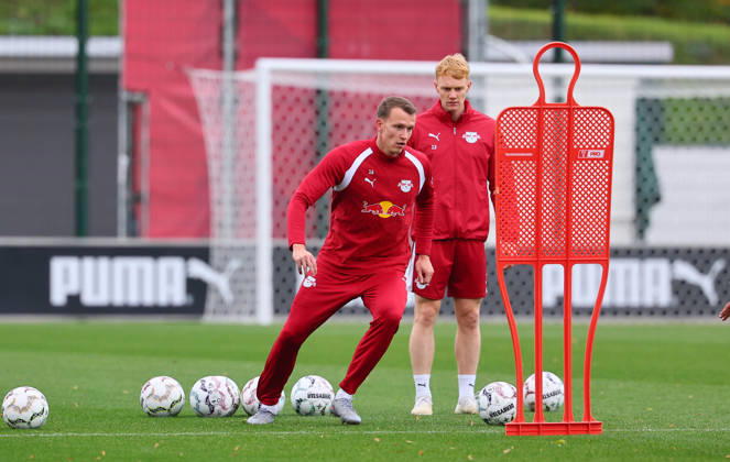 RB Leipzig Training, Bundesliga, Leipzig, October 25, 2026, RBL Academy Training Center, Soccer, Bundesliga, RB Leipzig Training, Pictured from left: Lukas Klostermann, 16, RB Leipzig, and Nicolas Seiwald, 13, RB Leipzig, Picture Point