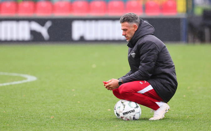 RB Leipzig Training, Bundesliga, Leipzig, October 25, 2026, RBL Academy Training Center, Soccer, Bundesliga, RB Leipzig Training, Pictured: Coach Martin Demichelis, RB Leipzig, Picture Point