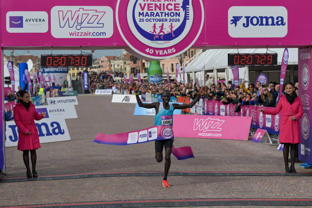 IPA90160999 - Hammington Kimaiyo of Kenya wins the marathon at the 40th Venice Marathon in 2026, a marathon race held in Venice, Italy, on October 25, 2026  Copyright: xAlessioxMarini IPAxSportx xx IPA90160999 IPA90160999