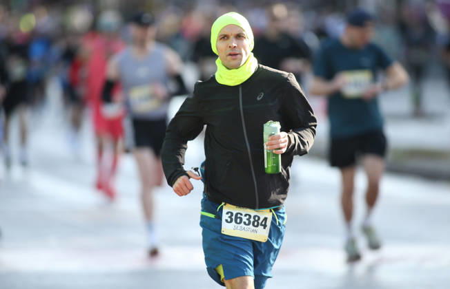 32nd edition of the Hella Hamburg Half Marathon: Nearly 21,000 runners completed the course on Sunday. Participants in the first starting block on the Reeperbahn in St. Pauli, Hamburg