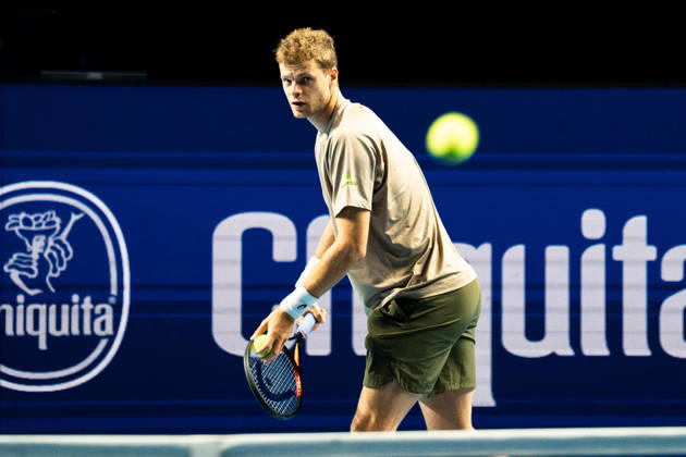 BASEL, SWITZERLAND, OCTOBER 25 Yannick Hanfmann of Germany warming up against Rinky Hijikata of Australia during Day 2 of the Swiss Indoors Basel at St. Jakobshalle on October 25, 2026, in Basel, Switzerland Copyright: xJustPictures.ch PascalxvonxBürenx jp-en-EuSpIm-Pavo_Fotografie-731862