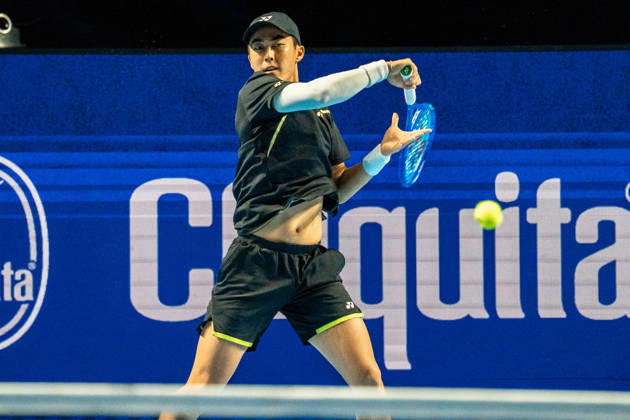 BASEL, SWITZERLAND, OCTOBER 25 — Rinky Hijikata of Australia hits a forehand against Yannick Hanfmann of Germany during Day 2 of the Swiss Indoors Basel at St. Jakobshalle on October 25, 2026, in Basel, Switzerland Copyright: xJustPictures.ch PascalxvonxBürenx jp-en-EuSpIm-Pavo_Fotografie-731904
