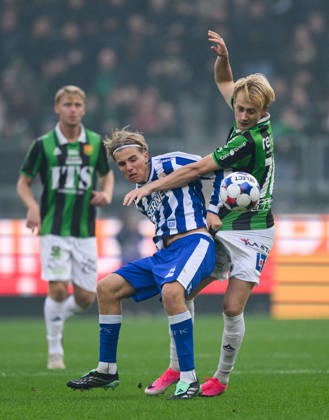 Soccer, Allsvenskan, GAIS vs. IFK Göteborg, October 25, 2026: IFK Göteborg s Oliver Mansson and GAIS s Henry Sletsjøe during the Allsvenskan soccer match between GAIS and IFK Göteborg on October 25, 2026, in Gothenburg  Copyright: CARLxSANDIN BB261025CS012