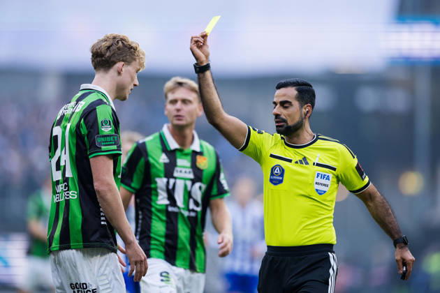 Soccer, Allsvenskan, GAIS vs. IFK Göteborg, October 25, 2026: GAIS s Filip Beckman is shown a yellow card by referee Mohammed Al Hakim during the Allsvenskan soccer match between GAIS and IFK Göteborg on October 25, 2026, in Gothenburg  Copyright: MICHAELxERICHSEN BB261025MI019