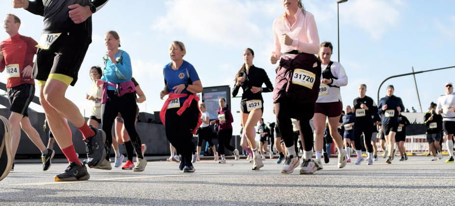 Half Marathon, Hamburg, Hamburg, RUNNING: The Heller Half Marathon. More than 20,000 runners participated in the half marathon through downtown Hamburg. Hamburg, Harbor, Elbe, City, Hamburg, Germany