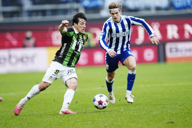 BORAS, SWEDEN 20261025 GAIS s Matteo De Brienne and IFK Göteborg s Felix Eriksson during Sunday s Allsvenskan soccer match between GAIS and IFK Göteborg at Gamla Ullevi, BORAS, SWEDEN x9200x  Copyright: xBjörnxLarssonxRosvall TTx ALLSVENSKAN GAIS - IFK GÖTEBORG