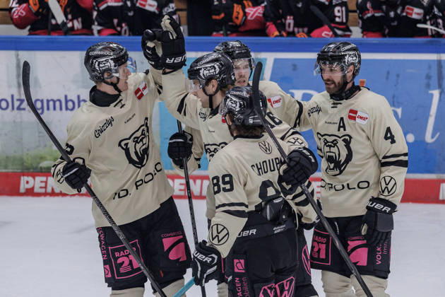 Penny DEL Löwen Frankfurt Grizzlys Wolfsburg, October 25, 2026: Tommy Pasanen (Grizzly Adams Wolfsburg, 16) scored the goal to make it 0–1 and celebrated with Keaton Thompson (Grizzly Adams Wolfsburg, 4), Luis Schinko (Grizzly Adams Wolfsburg, 63), and Matt Choupani (Grizzly Adams Wolfsburg, 89 Löwen Frankfurt vs. Grizzlys Wolfsburg, Frankfurt, NIX Ice Arena, October 25, 2026 Copyright: xBEAUTIFULxSPORTS Gawlikx