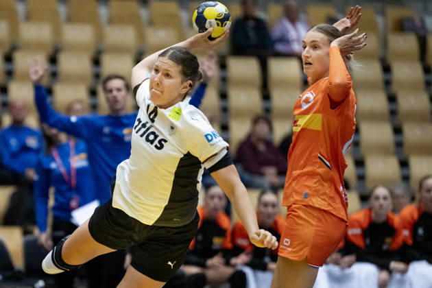 Golden League Women’s Handball: Netherlands vs. Germany. Marie Steffen of Germany (left) and Kelly Dulfer of the Netherlands during the Golden League match between the Netherlands and Germany at SJF Bank Arena in Odense on Sunday, October 25, 2026. Photo by Liselotte Sabroe, Ritzau Scanpix, Odense, Denmark  Copyright: Ritzau Scanpix LiselottexSabroex spdk20261025-142333-L