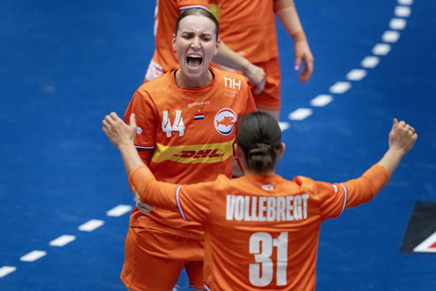 Golden League Women s Handball: Netherlands vs. Germany. Nikita van der Vliet and Kelly Vollebregt celebrate at the final whistle after the Golden League match between the Netherlands and Germany at SJF Bank Arena in Odense on Sunday, October 25, 2026. Photo by Liselotte Sabroe, Ritzau Scanpix, Odense, Denmark  Copyright: Ritzau Scanpix LiselottexSabroex spdk20261025-151446-L