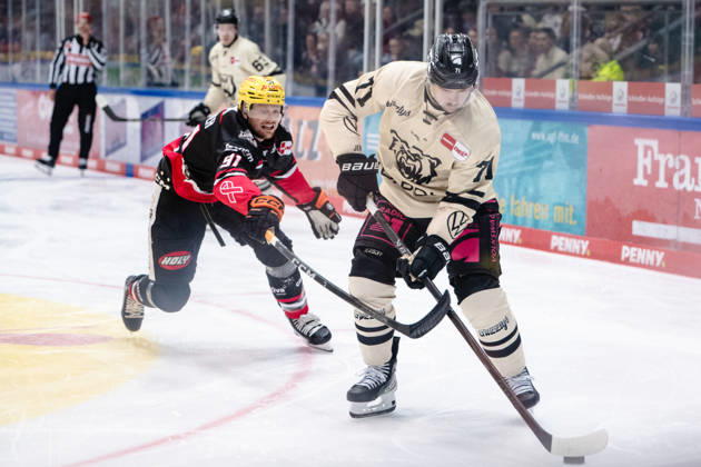 Austin Wagner, Loewen Frankfurt, 91; Justin Feser, Grizzlys Wolfsburg, 71 (GER); Loewen Frankfurt vs. Grizzlys Wolfsburg, Ice Hockey, PENNY DEL, Matchday 12, 2026–2027 Season, October 25, 2026 GER, Loewen Frankfurt vs. Grizzlys Wolfsburg, Ice Hockey, PENNY DEL, Matchday 12, 2026–2027 Season, October 25, 2026 Frankfurt Copyright: xEibner-Pressefoto AttilaxZigax EP_AZA
