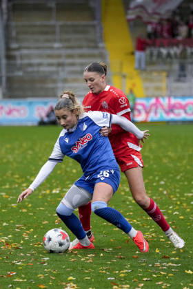 v li Janna Grimm TSG, 26, Gentiana Fetaj Mainz, 7, tackle, game scene, duel, tackle, tackling, dynamics, action, 10 25 2026, Sinsheim, Hoffenheim, Germany, soccer, Google Pixel Women’s Bundesliga, TSG 1899 Hoffenheim vs. 1. FSV Mainz 05, DFB and DFL regulations prohibit any use of photographs as image sequences and or quasi-video xozx