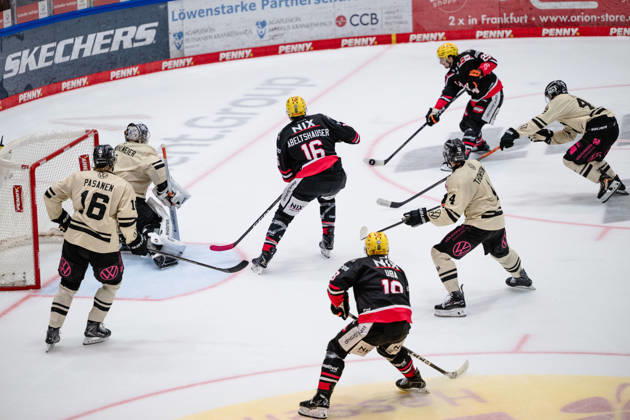 Keaton Thompson, Grizzlys Wolfsburg, October 4, GER, Löwen Frankfurt vs. Grizzlys Wolfsburg, Ice Hockey, PENNY DEL, Matchday 12, 2026–2027 Season, October 25, 2026, Germany, Löwen Frankfurt vs. Grizzlys Wolfsburg, Ice Hockey, PENNY DEL, Matchday 12, 2026–2027 Season, October 25, 2026, Frankfurt Copyright: xEibner-Pressefoto AttilaxZigax EP_AZA