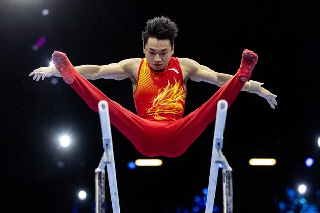 ROTTERDAM - Jingyuan Zou (CHN) during the parallel bars apparatus final at the World Gymnastics Championships in Rotterdam Ahoy. IRIS VAN DEN BROEK ANP xVIxANPxSportx xxANPxIVx 573614361 originalFilename: 573614361